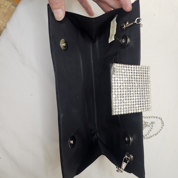 Elegant Black Evening Clutch with Silver Chain - Picture 5 of 9